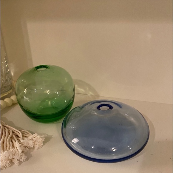 💙Handblown Art Glass Bud Vases Green shaped like an apple Blue very flat - Picture 1 of 3
